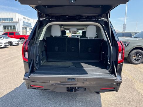 Used 2025 Ford Expedition Active AWD/4WD image 7