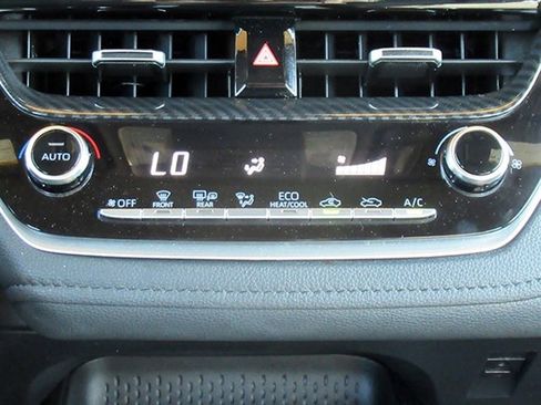 Used 2022 Toyota Corolla SE image 25