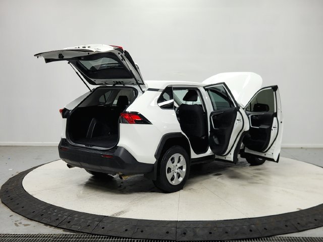 Used 2023 Toyota RAV4 LE AWD/4WD image 16