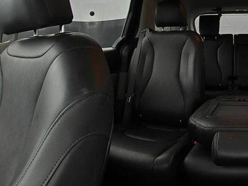 Used 2025 Kia Carnival FWD image 29