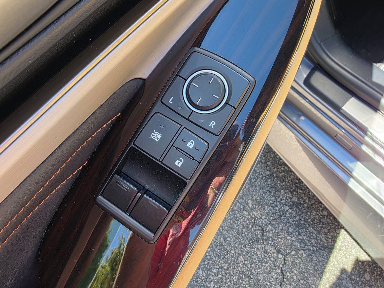 Used 2015 Lexus RC 350 w/ Luxury Package RWD image 11