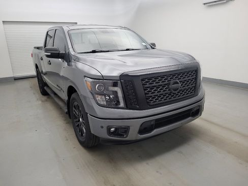 Used 2018 Nissan Titan SV w/ SV Convenience Package RWD image 13