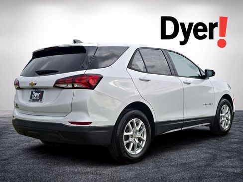 Used 2024 Chevrolet Equinox LS w/ LS Convenience Package FWD image 3