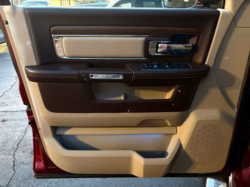 Used 2013 RAM 2500 Laramie w/ Convenience Group image 10