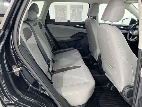 Used 2022 Volkswagen Taos SE image 24