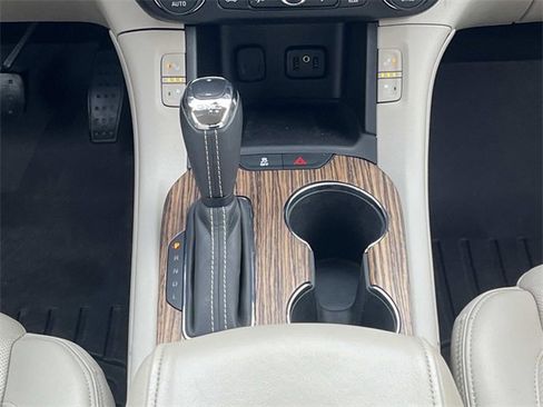 Used 2019 GMC Acadia Denali image 18