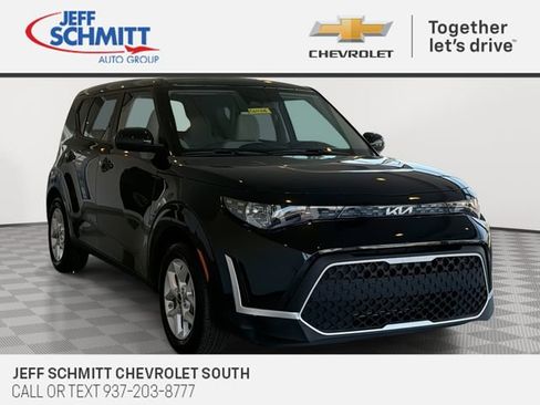 Used 2025 Kia Soul LX FWD image 1