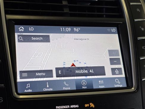 Used 2020 Lincoln Nautilus Reserve AWD/4WD image 16