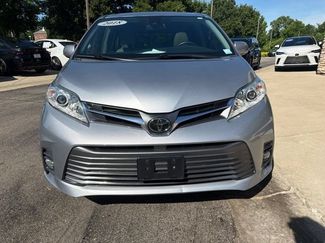 Used 2018 Toyota Sienna XLE w/ XLE Navigation Package FWD video 2
