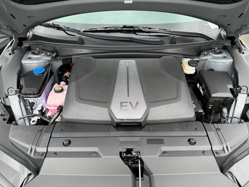 Certified 2022 Kia EV6 Wind w/ Wind Technology Package AWD/4WD image 11