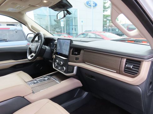Used 2023 Ford Expedition Max Limited image 17