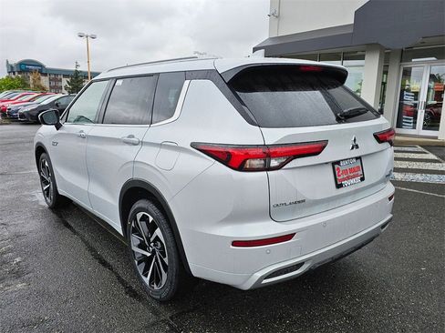 New 2025 Mitsubishi Outlander SEL image 4