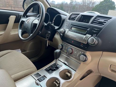 Used 2011 Toyota Highlander 2WD image 10