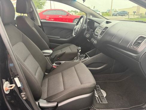 Used 2017 Kia Forte LX FWD image 6