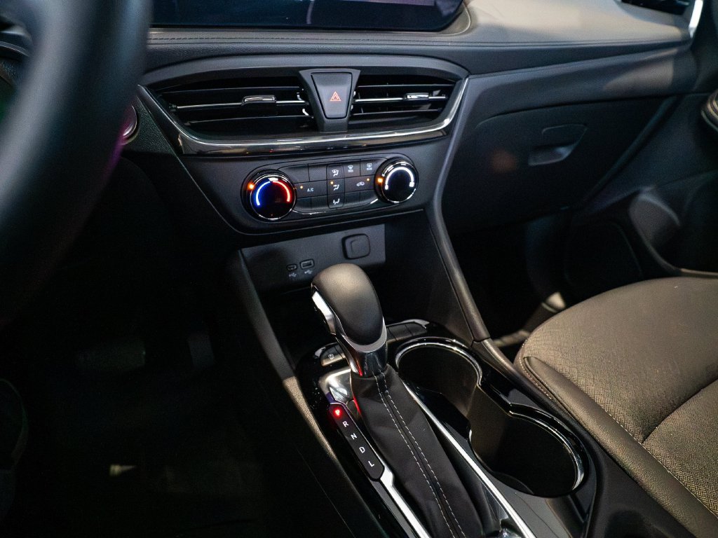 Used 2025 Buick Encore GX Preferred FWD image 19