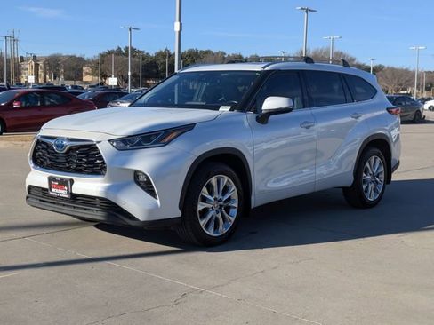 Used 2022 Toyota Highlander Limited image 10