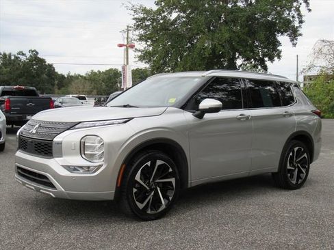 Used 2022 Mitsubishi Outlander SEL image 3