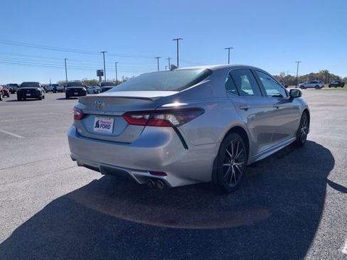 Used 2022 Toyota Camry SE image 5