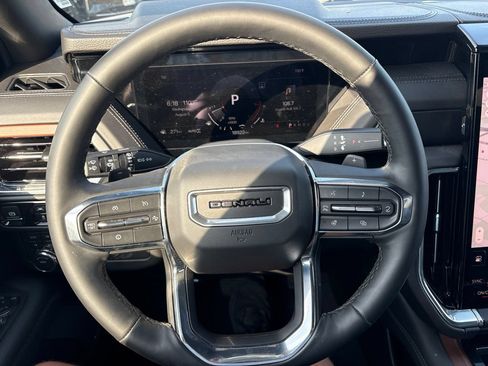 Used 2025 GMC Yukon Denali AWD/4WD image 25