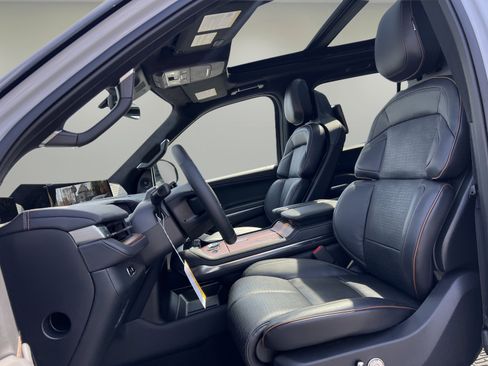 Used 2025 Lincoln Navigator Black Label image 11