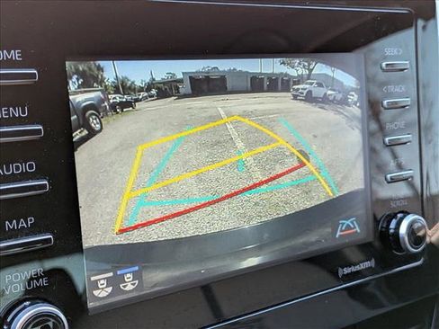 Used 2022 Toyota Camry SE image 6