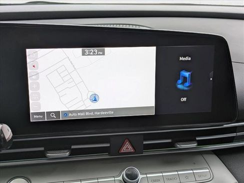 New 2025 Hyundai Elantra Limited image 14