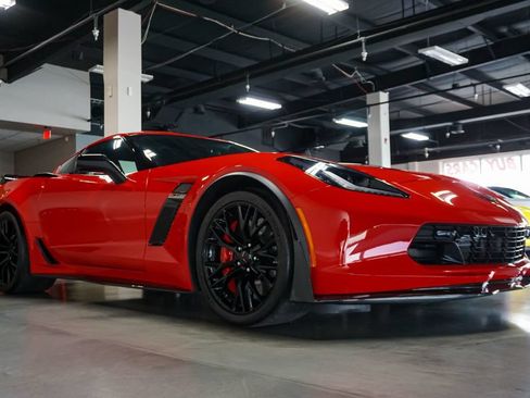Used 2019 Chevrolet Corvette Z06 RWD image 2