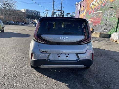 Used 2023 Kia Soul LX image 4