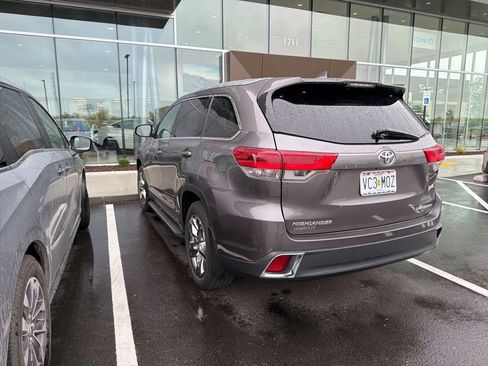 Used 2017 Toyota Highlander Limited Platinum AWD/4WD image 7