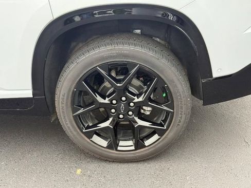 New 2026 Chevrolet Traverse RS w/ LPO, Floor Liner Package FWD image 5