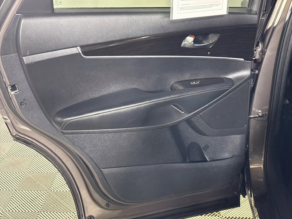 Used 2020 Kia Sorento FWD V6 image 18