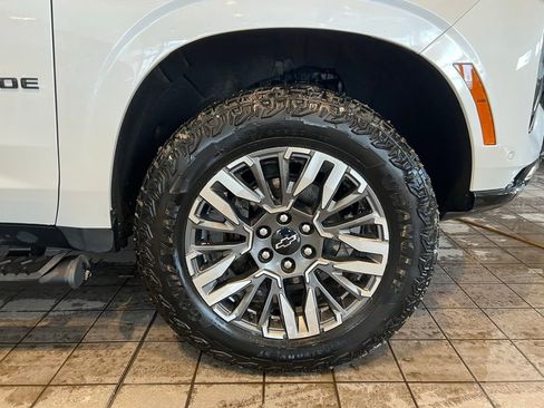 Used 2025 Chevrolet Tahoe Z71 w/ Comfort Package image 9