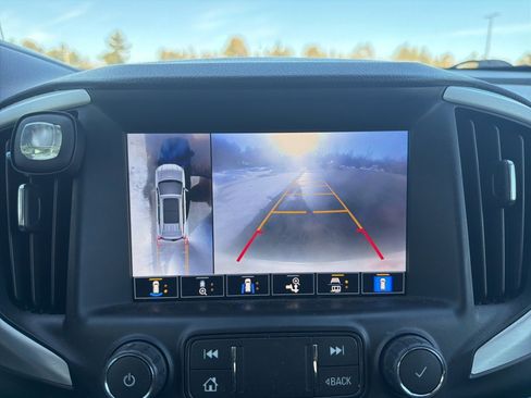 Used 2022 GMC Terrain SLT w/ Infotainment Package II image 28