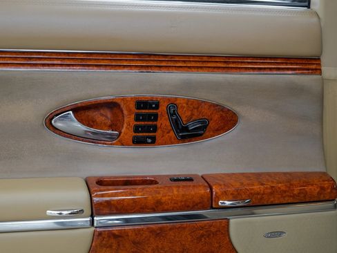 Used 2005 Maybach 57 image 46