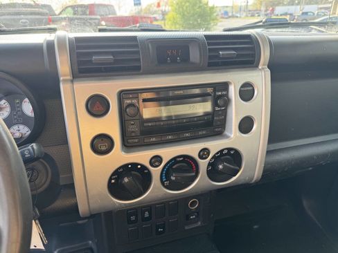 Used 2007 Toyota FJ Cruiser 2WD image 14