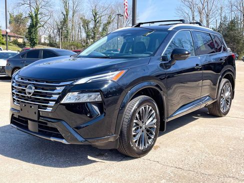 Used 2025 Nissan Rogue Platinum image 1