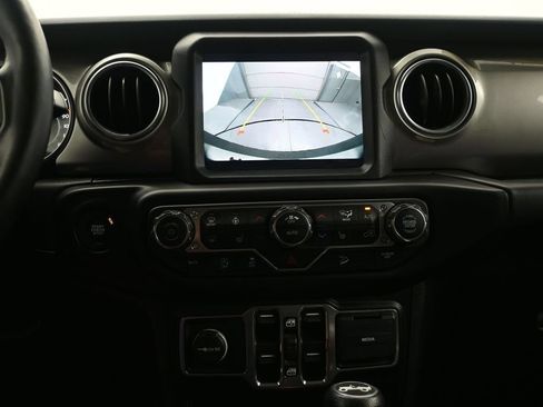 Used 2020 Jeep Wrangler Unlimited Sahara w/ Dual Top Group AWD/4WD image 21