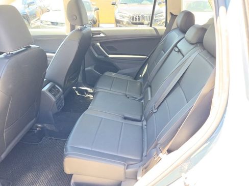Used 2019 Volkswagen Tiguan SE w/ Panoramic Sunroof Package AWD/4WD image 11