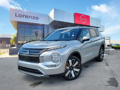 Used 2025 Mitsubishi Outlander SE
