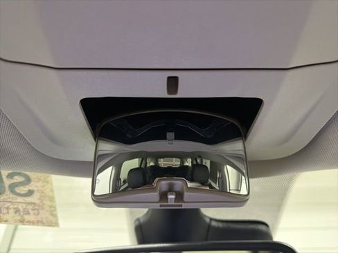 Used 2023 Chrysler Pacifica Touring-L image 21