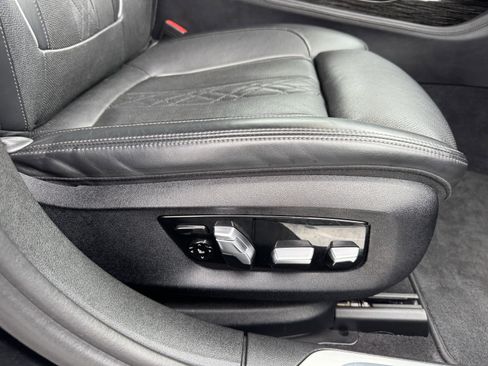 Used 2018 BMW 750i xDrive image 42