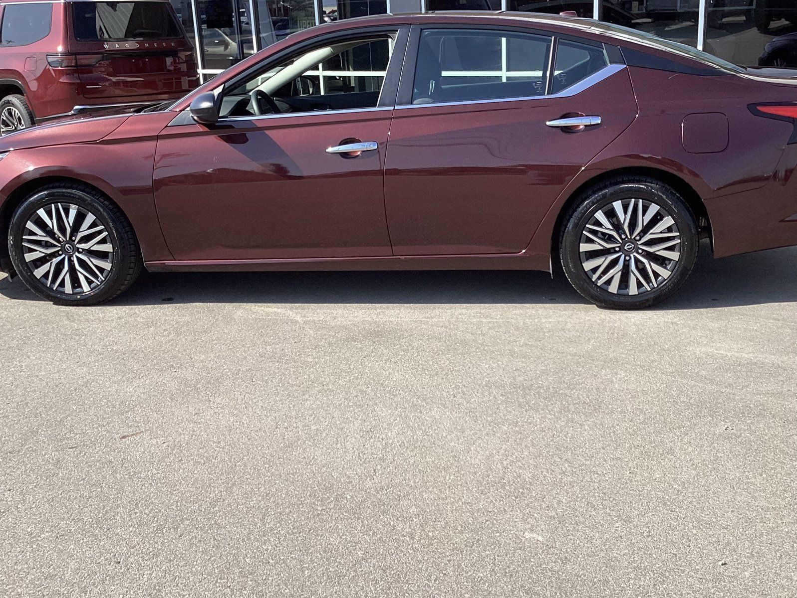 Used 2025 Nissan Altima 2.5 SV FWD image 10