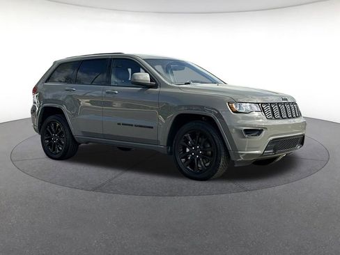 Certified 2022 Jeep Grand Cherokee Laredo X image 8
