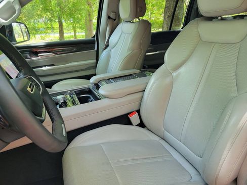 Used 2022 Jeep Wagoneer Series II RWD image 17