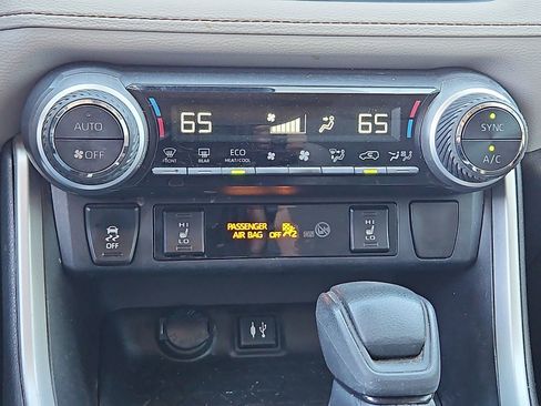 Used 2019 Toyota RAV4 XLE w/ Convenience Package image 18