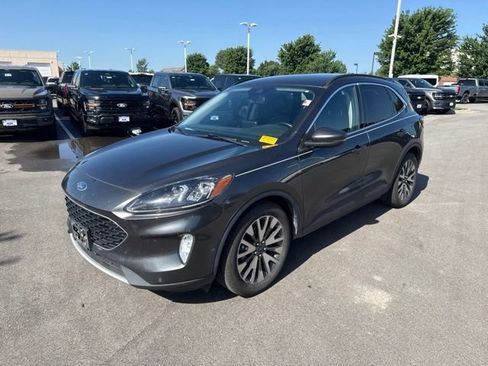 Used 2020 Ford Escape Titanium FWD image 3
