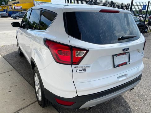 Used 2019 Ford Escape SE AWD/4WD image 2