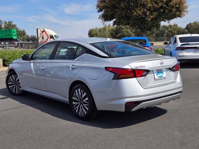 Used 2025 Nissan Altima 2.5 SV FWD image 6