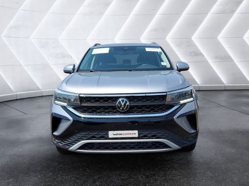 Used 2024 Volkswagen Taos SE FWD image 2