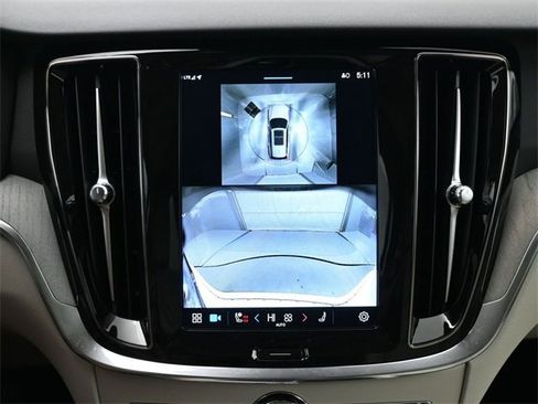 Used 2024 Volvo V60 B5 Cross Country Plus image 21